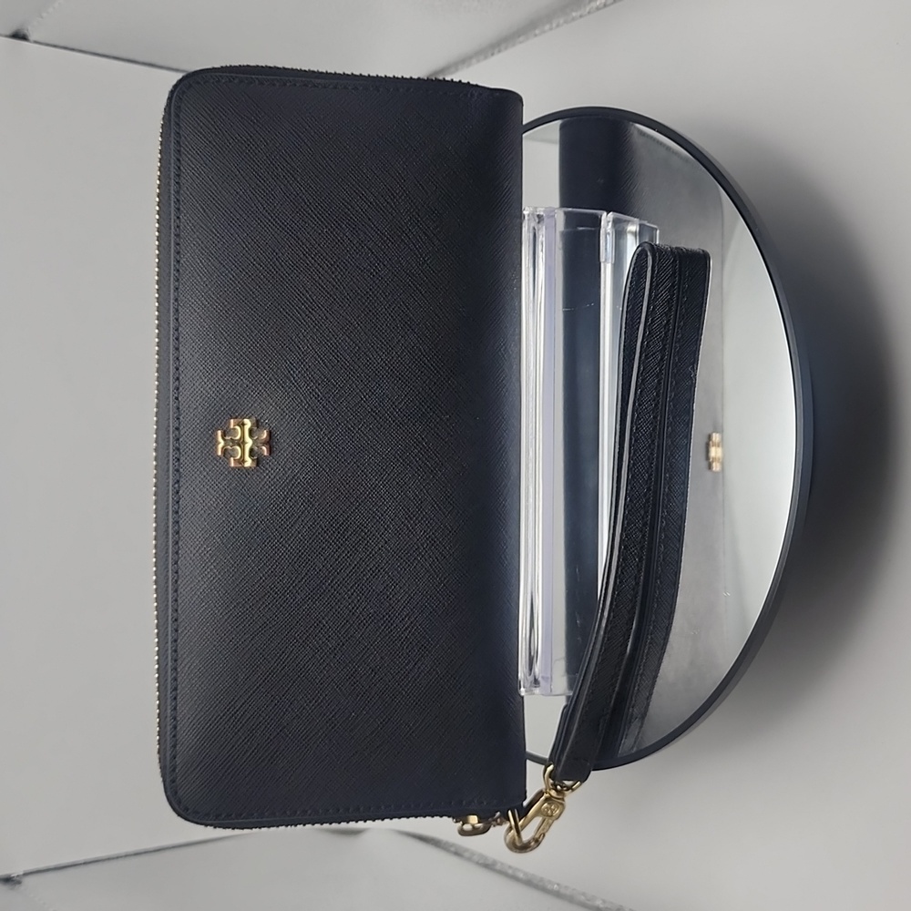 Like New Tory Burch Emerson Large Wallet Wristlet